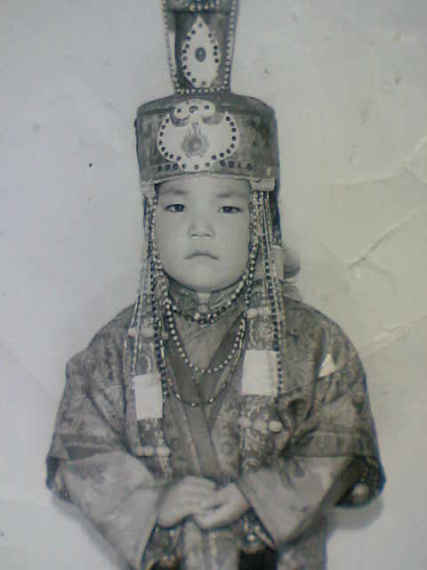 ene tsetserlegt bhdaa manduhain huwtsas omsoson bga ni, malgai ni tolgoi bariad yag alah gej bj bilee