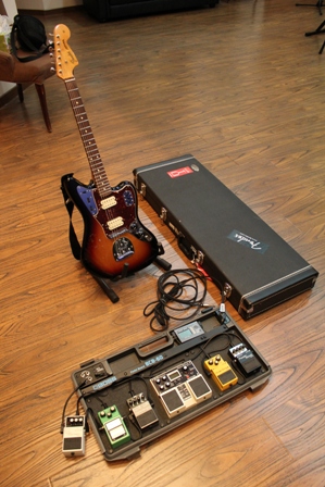 Fender Jaguar, BOSS Pedal board, Ibanez Tube &amp; 24K Gold VOX cable